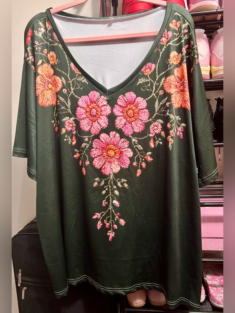 💚 Green and Pink Floral Top